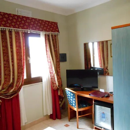 Riviera فندق فيوميتشينو