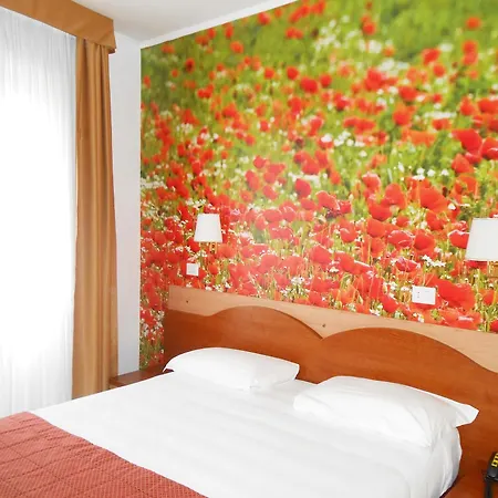 Riviera 3* فيوميتشينو