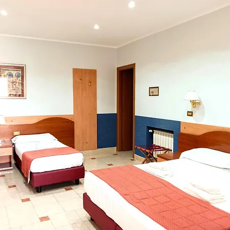 Riviera فندق فيوميتشينو