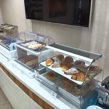 Riviera 3* فيوميتشينو