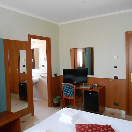 Hotell Riviera 3*