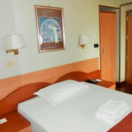 Riviera Hotell 3*